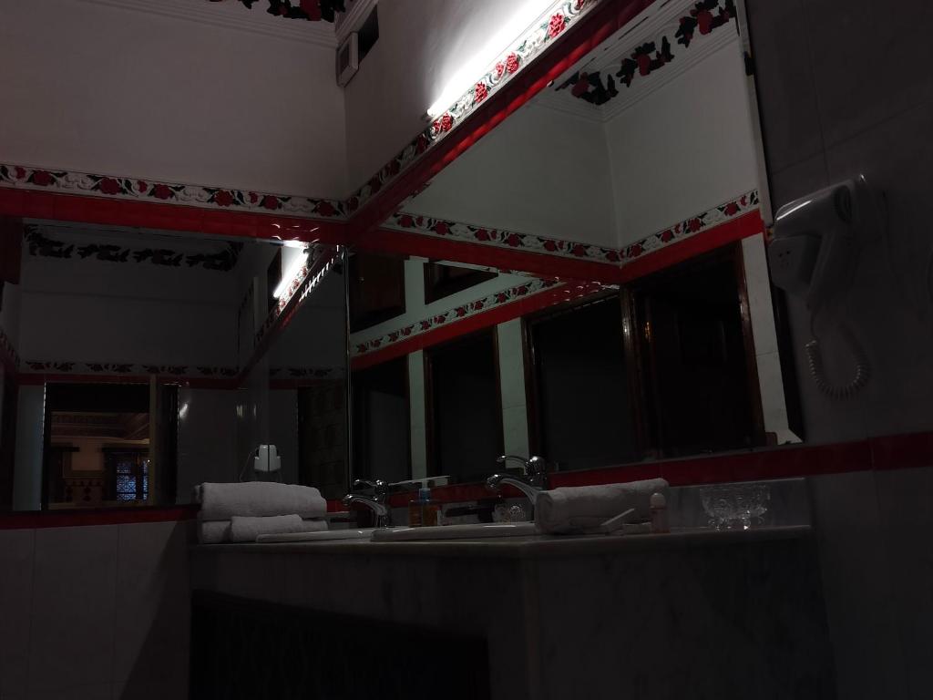 Riad Laraichi Palace Suites Fès 03