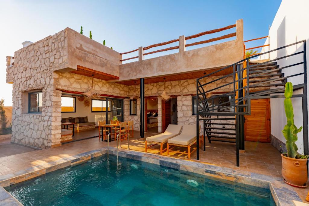 Smaylo Surf House